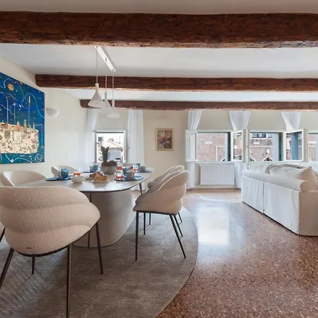 Cera Fenice Opera House Apartment *